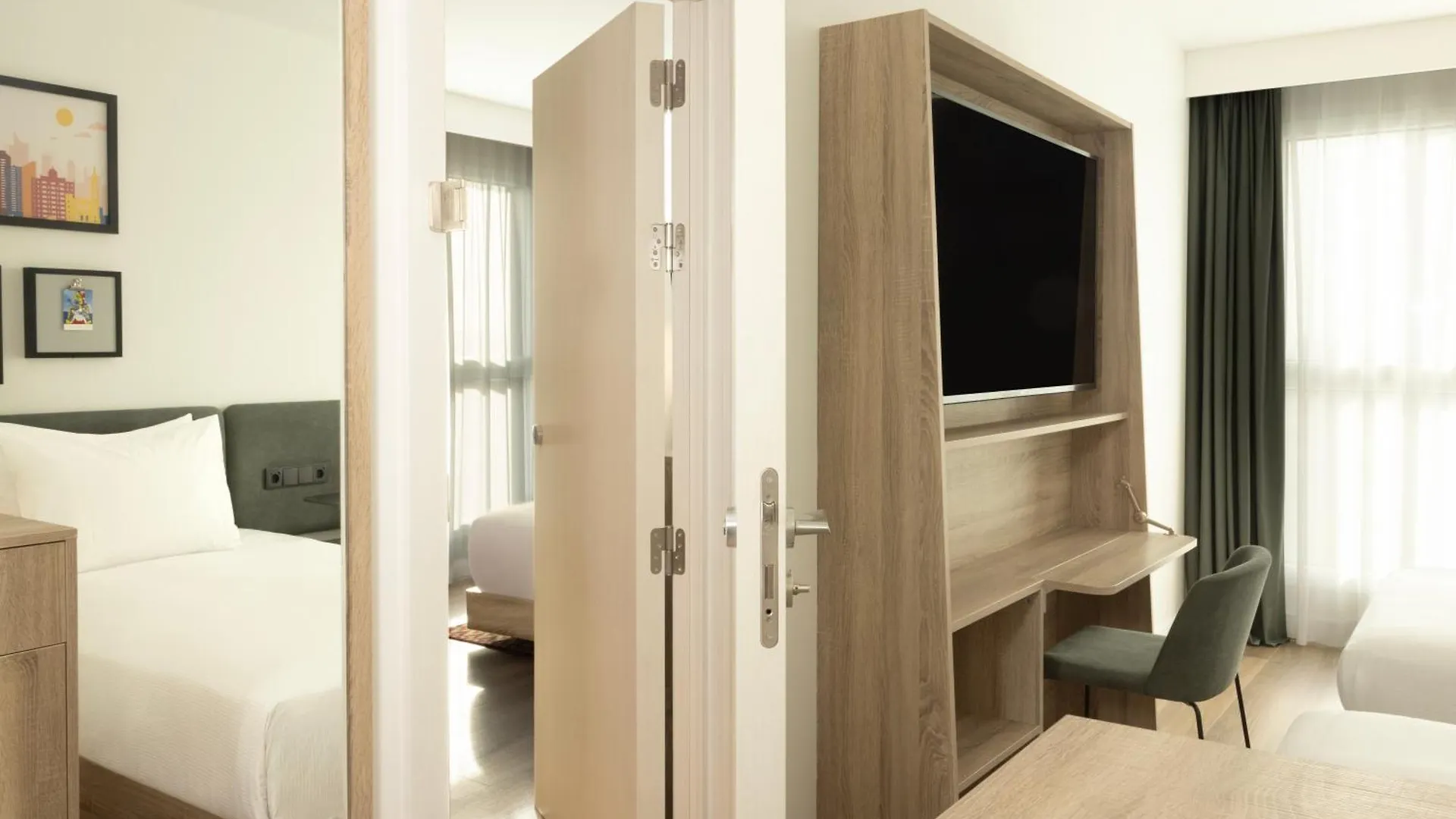 Hampton By Hilton Malaga Martiricos酒店 酒店