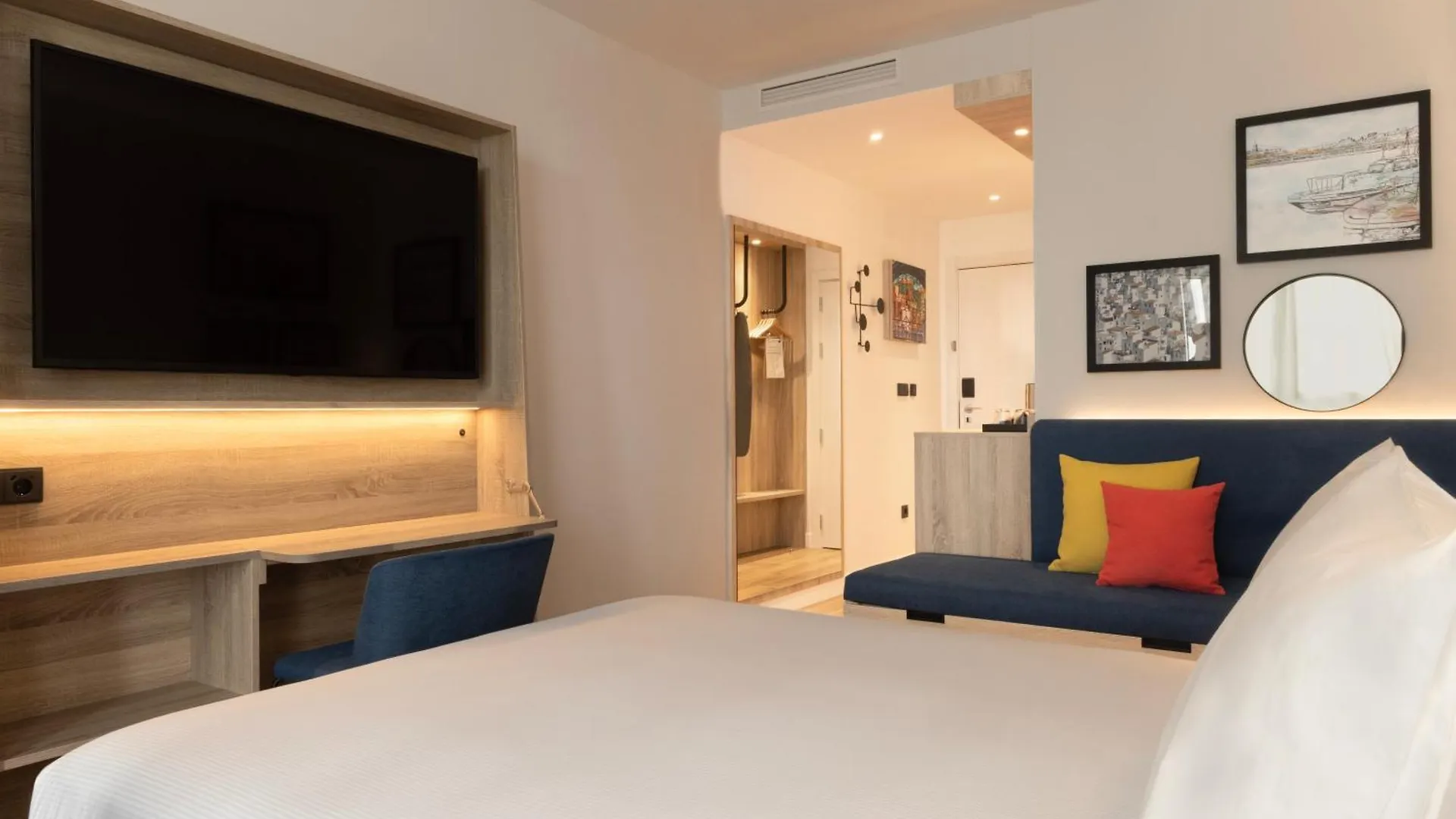 Hampton By Hilton Malaga Martiricos Hotel