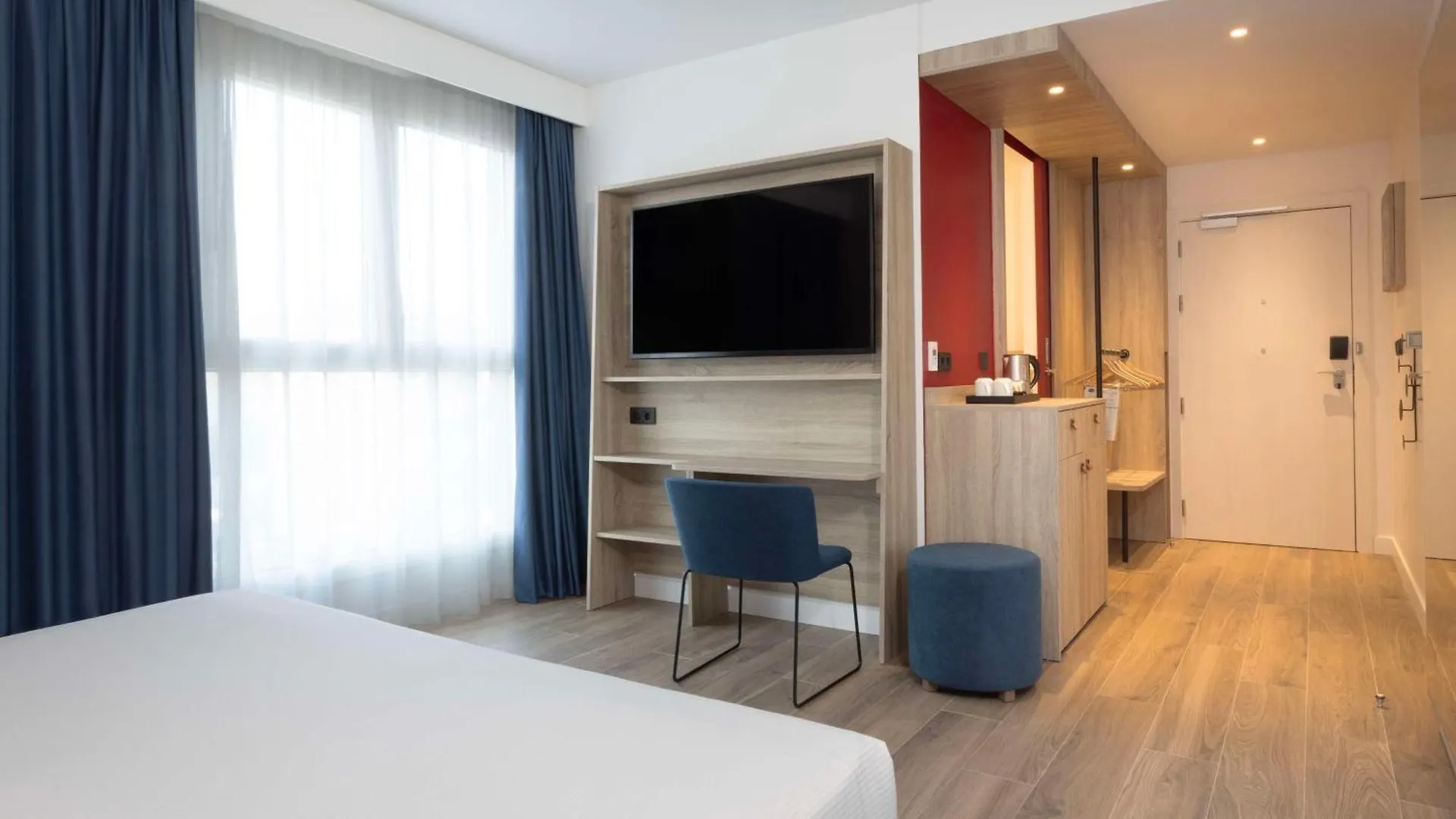 Hampton By Hilton Malaga Martiricos Hotel