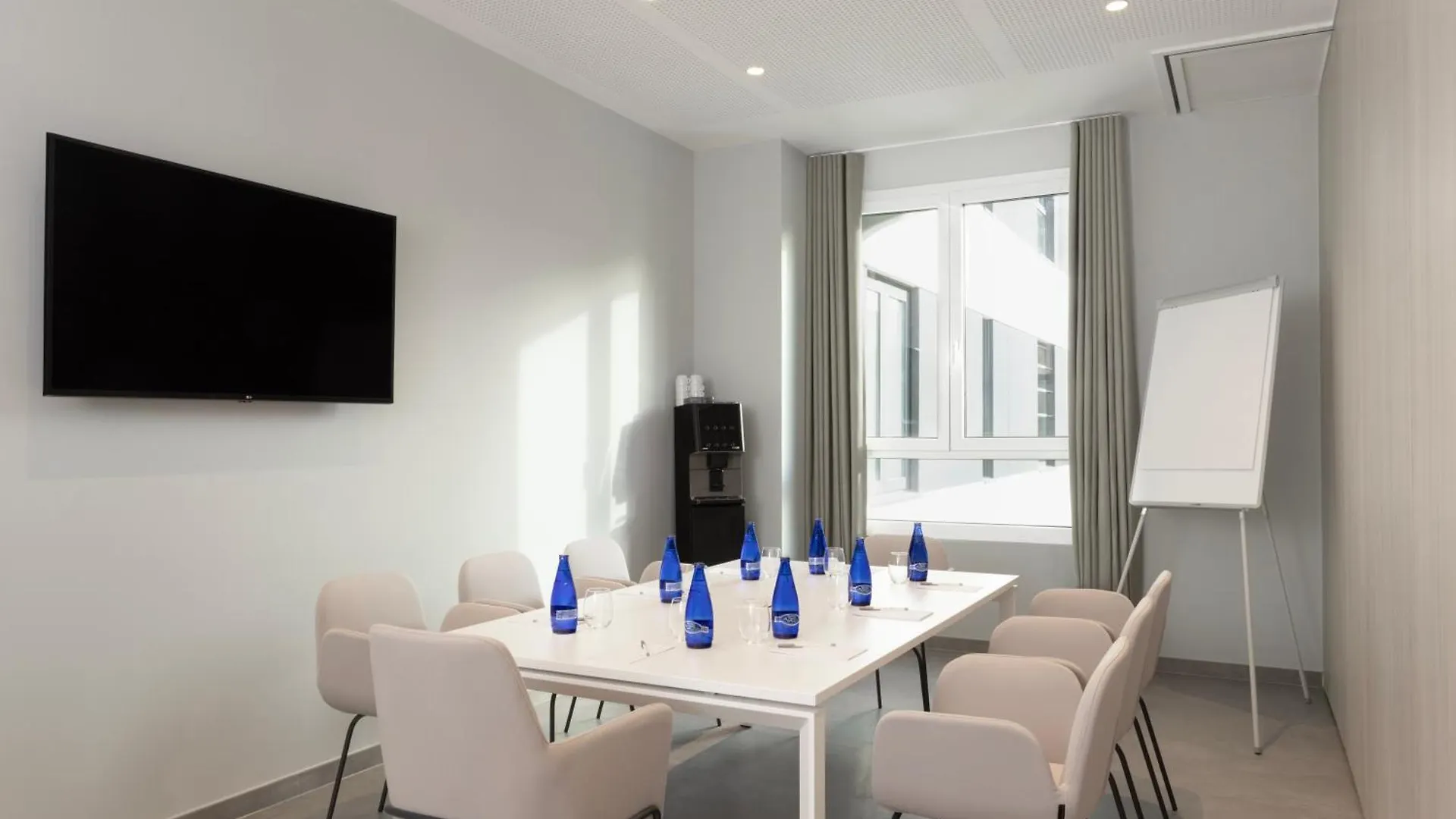 Hampton By Hilton Malaga Martiricos Hotel