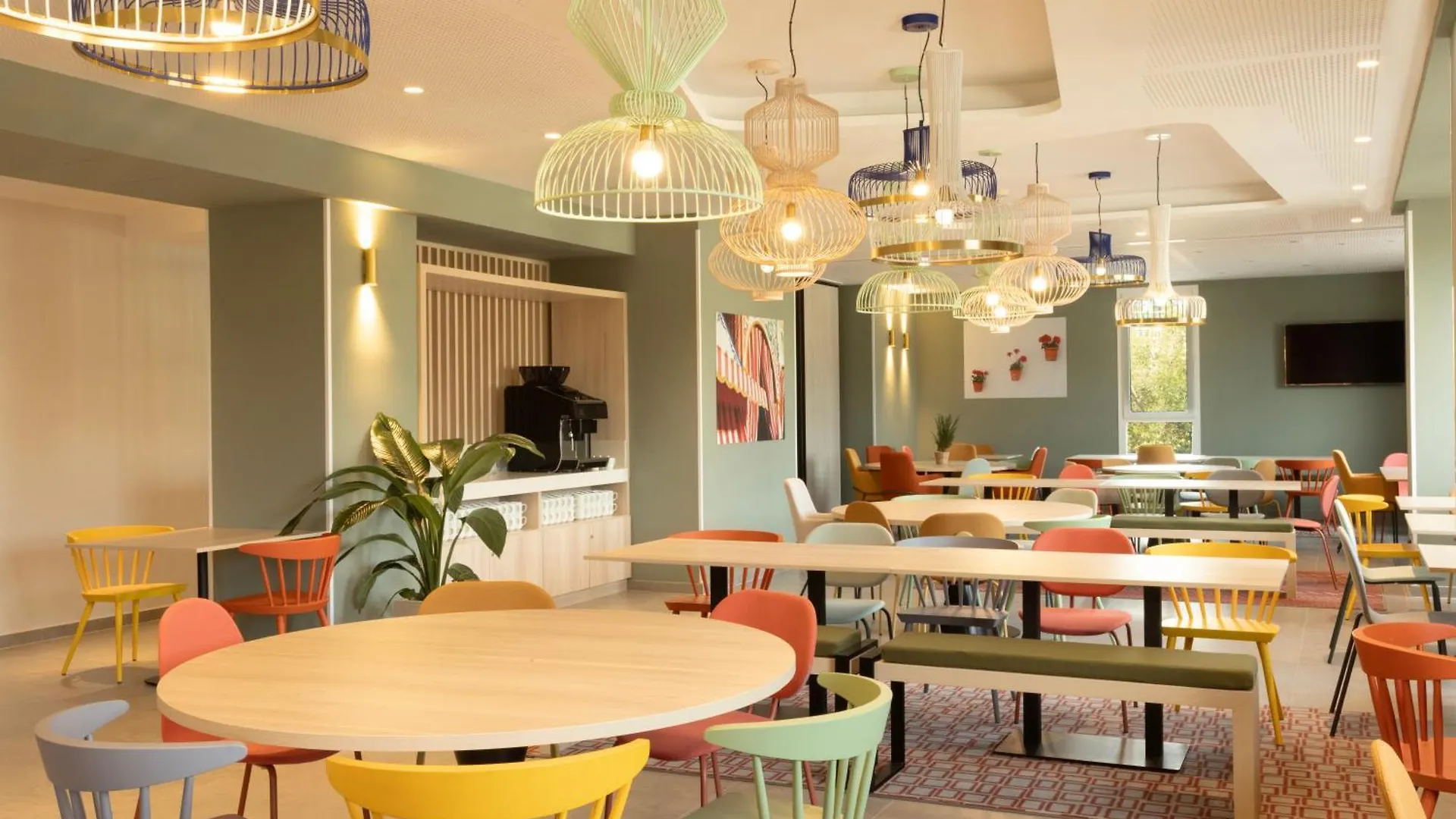 Hampton By Hilton Malaga Martiricos Hotel 3*,